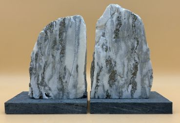 Dolomit-Buchstützen